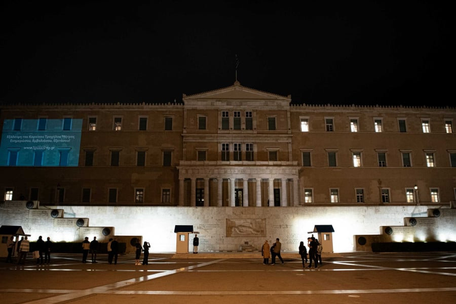 Φωταγώγηση της Βουλής για την Παγκόσμια Ημέρα Δράσης κατά του καρκίνου του τραχήλου της μήτρας