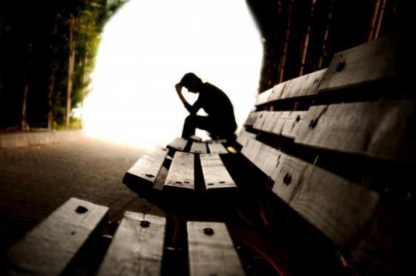 Έρευνα: Όσο χαμηλότερο το εισόδημα, τόσο μεγαλύτερος ο κίνδυνος κατάθλιψης