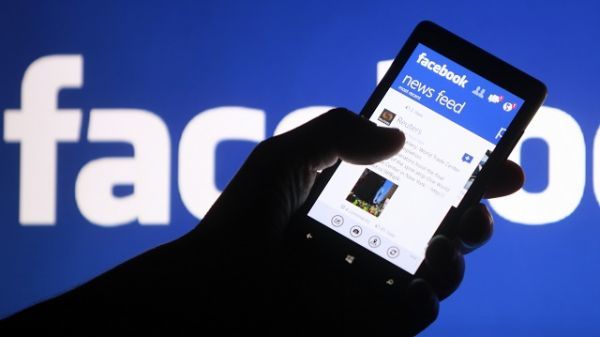 Facebook: Πληθαίνουν οι χρήστες αλλά μείον το ταμείον