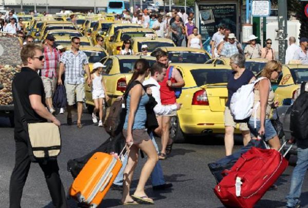 «Εντυπωσιασμένος» ο Guardian για την πορεία του τουρισμού στην Ελλάδα