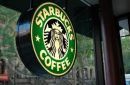 Στον «πάτο» η τιμή του καφέ, στα ύψη η τιμή του καφέ των Starbucks