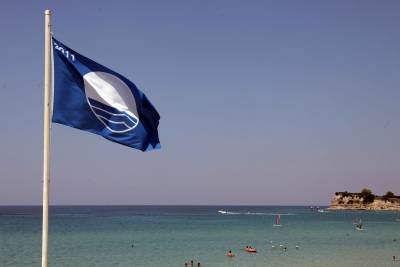 38 ελληνικές παραλίες έχασαν τη «Γαλάζια Σημαία»