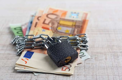 Ακατάσχετος λογαριασμός: «Ξεπαγώνει» το όριο των 1.250 ευρώ