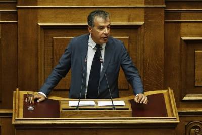 Θεοδωράκης:Η πρόταση ΣΥΡΙΖΑ για το λαό είναι διχαστική και λαϊκίστικη