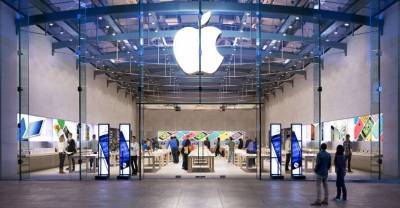 Η Apple ανοίγει από βδομάδα τα καταστήματα στις ΗΠΑ