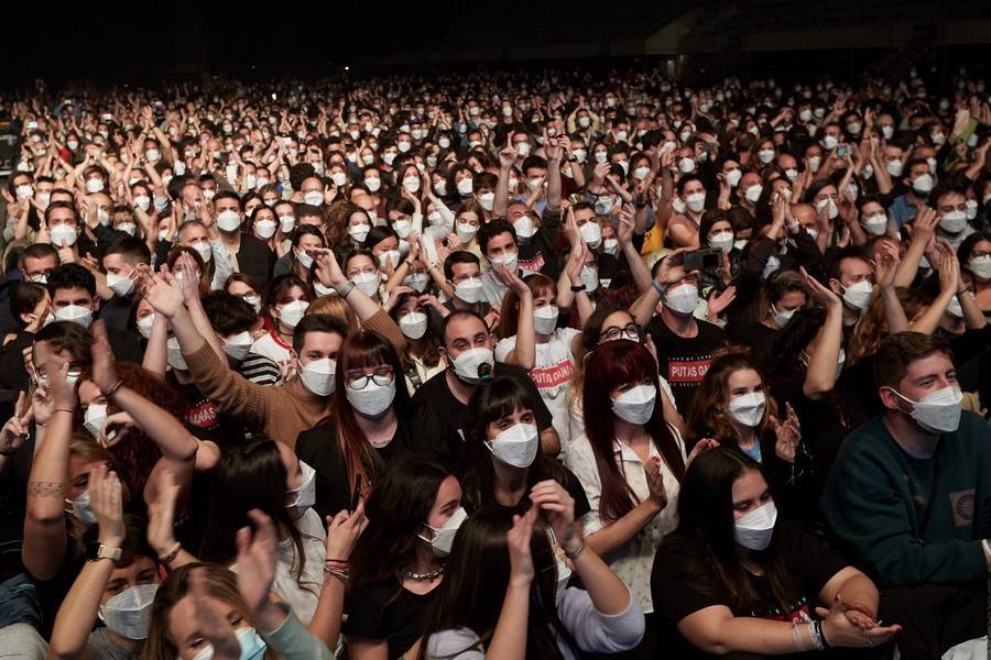 Βαρκελώνη: Σε συναυλία με μάσκες και αρνητικό τεστ, 5.000 άνθρωποι