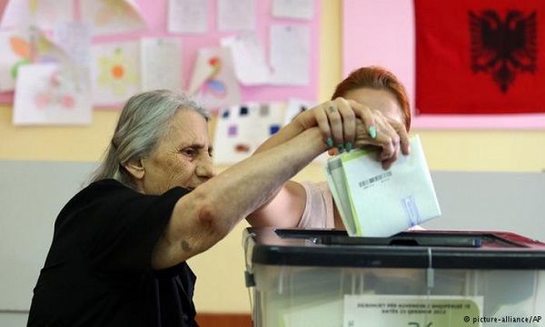 Στις κάλπες σήμερα η Αλβανία – Tι «βλέπουν» οι δημοσκοπήσεις