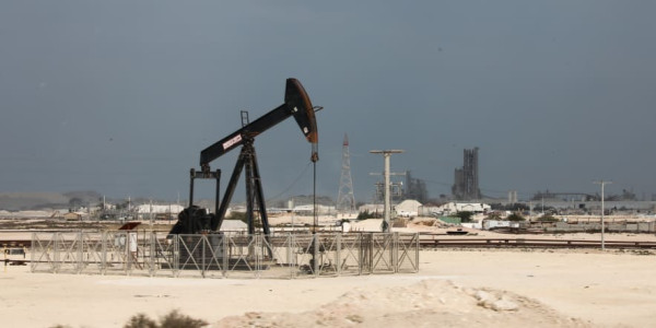 Αποθέματα και επιθέσεις ανεβάζουν το πετρέλαιο- Σταθεροποιείται το φυσικό αέριο