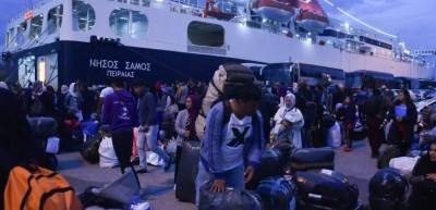 Νέες αφίξεις προσφύγων και μεταναστών στο λιμάνι του Πειραιά