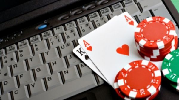 ΕΕΕΠ: «Φρένο» στις διαφημίσεις μη αδειοδοτημένων εταιρειών τυχερών παιχνιδιών