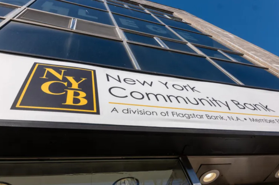Η NYCB εξασφάλισε $1 δισ. για να αποφύγει την κατάρρευση