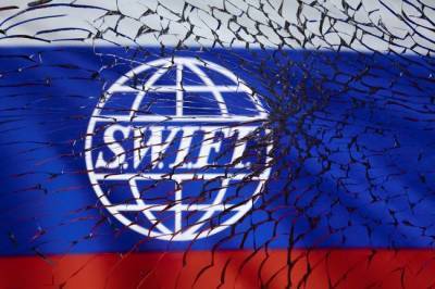ΕΕ: Ποιες ρωσικές τράπεζες τίθενται εκτός SWIFT (οριστική λίστα)
