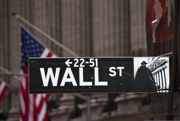 Θετικό έδαφος στη Wall Street,εν όψει των πρακτικών της Fed