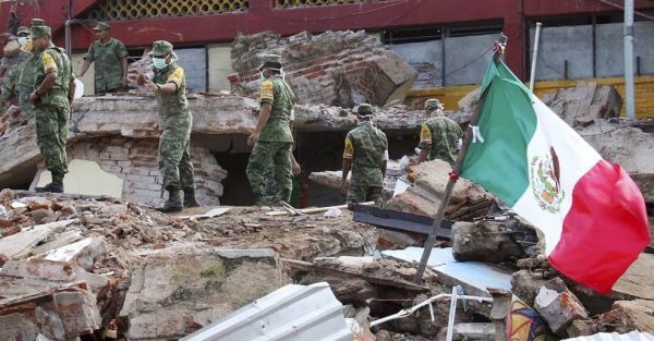 Θάβεται στα ερείπια το Μεξικό από τον σεισμό 8,2 ρίχτερ