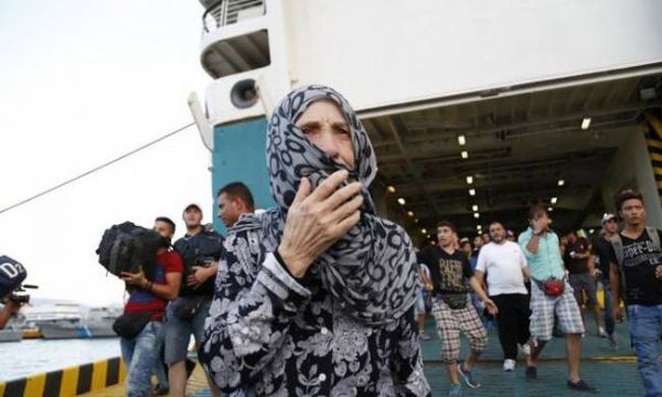 Πειραιάς: Έφτασε το πλοίο «Ελ. Βενιζέλος» με 2.500 μετανάστες
