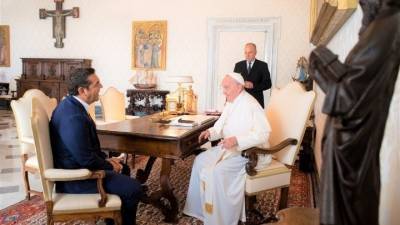 Αφιέρωση Πάπα Φραγκίσκου σε Τσίπρα για... καλύτερες μέρες