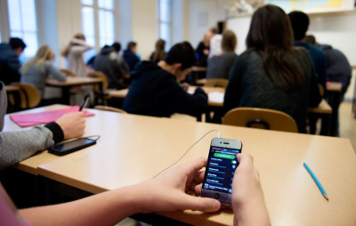 Προς απαγόρευση των κινητών στα βρετανικά σχολεία