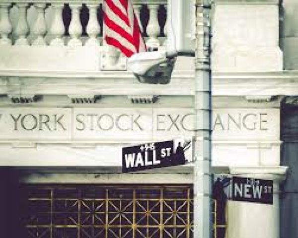 Πτωτικές, επιφυλακτικές κινήσεις στη Wall Street