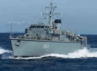 Σύγκρουση ναρκοθηρευτικού του Πολεμικού Ναυτικού με εμπορικό πλοίο (videos)