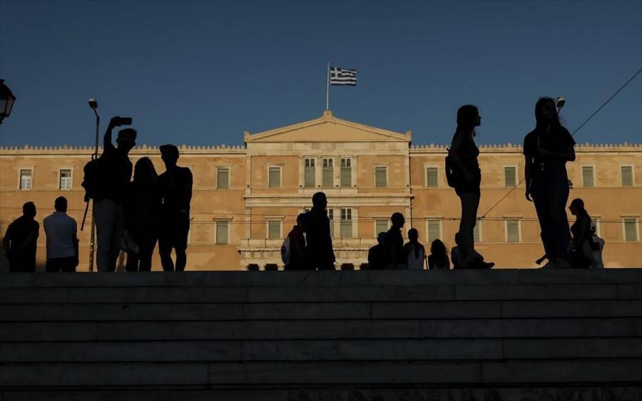διαΝΕΟσις: Ανασφάλεια, αντιευρωπαϊσμός, μνημόνια στις απόψεις των Ελλήνων του 2020