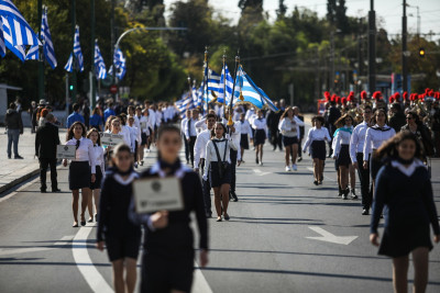 Πλήθος κόσμου στη μαθητική παρέλαση στην Αθήνα