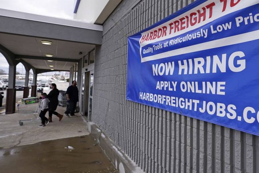 ΗΠΑ: «Βουτιά» στις νέες αιτήσεις παροχής επιδόματος ανεργίας