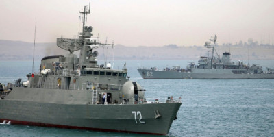Το Ιράν παρoυσίασε πολεμικά πλοία και υποβρύχια που μεταφέρουν drones