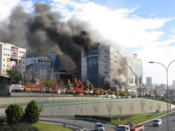 Τουρκία: Φωτιά σε ξενοδοχείο με εγκλωβισμένους (ΦΩΤΟ)