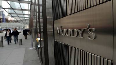 Ελληνικές τράπεζες: «Καμπανάκι» για νέα κόκκινα δάνεια κρούει η Moody’s