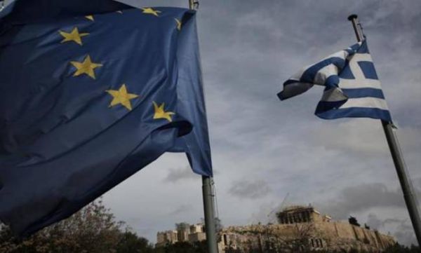 WSJ: Στο χείλος του γκρεμού και πάλι η Ελλάδα