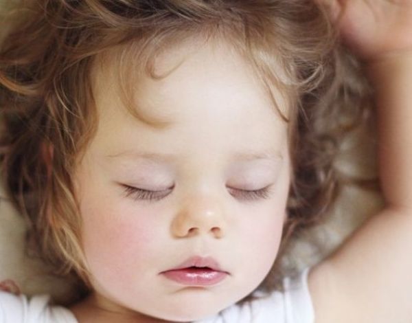 Τέσσερα πράγματα που μπορεί να χαλάνε τον ύπνο του παιδιού