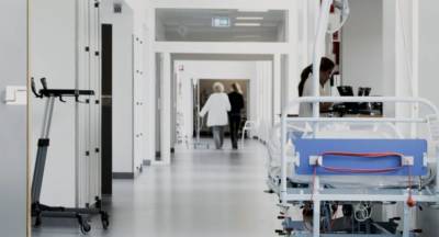 Άνιση η «μάχη» των υγειονομικών με την πανδημία-«Γονατίζουν» τα νοσοκομεία