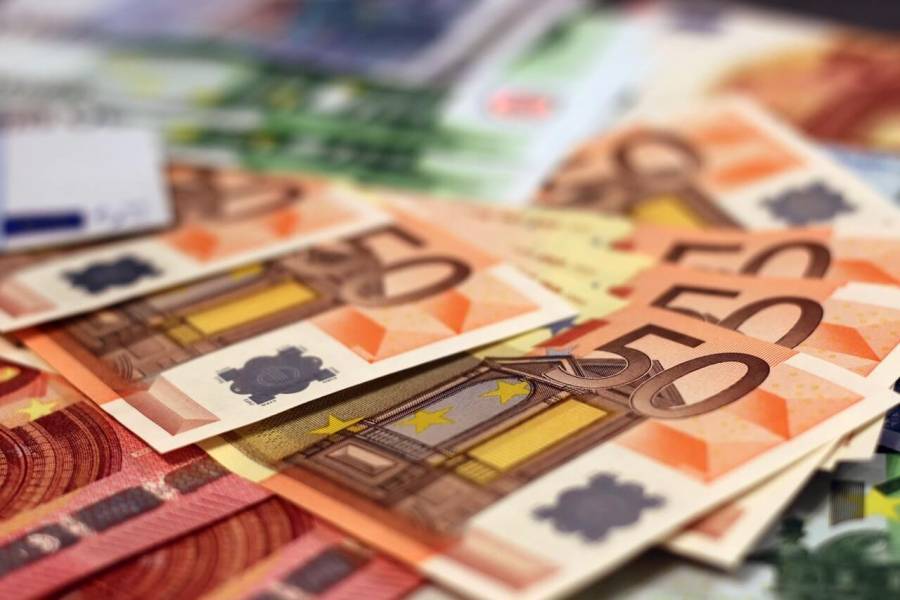 Έρχεται χαράτσι €850 για γιατρούς, δικηγόρους και μηχανικούς το 2019