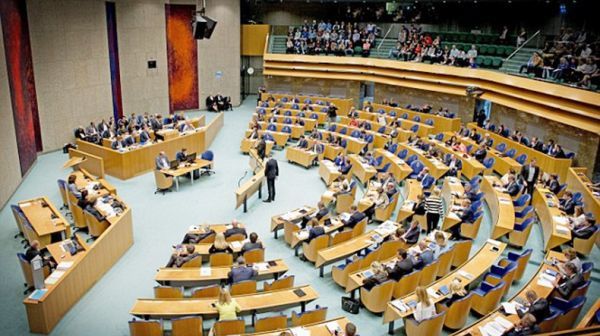 Σοκ στο ολλανδικό κοινοβούλιο: Ανδρας αποπειράθηκε να αυτοκτονήσει