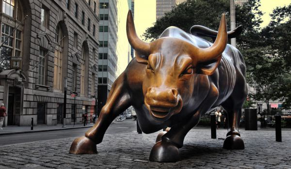 Wall Street:&quot;Ανοδικό ράλι&quot; στο ταμπλό καθώς ηρεμεί η γεωπολιτική αστάθεια