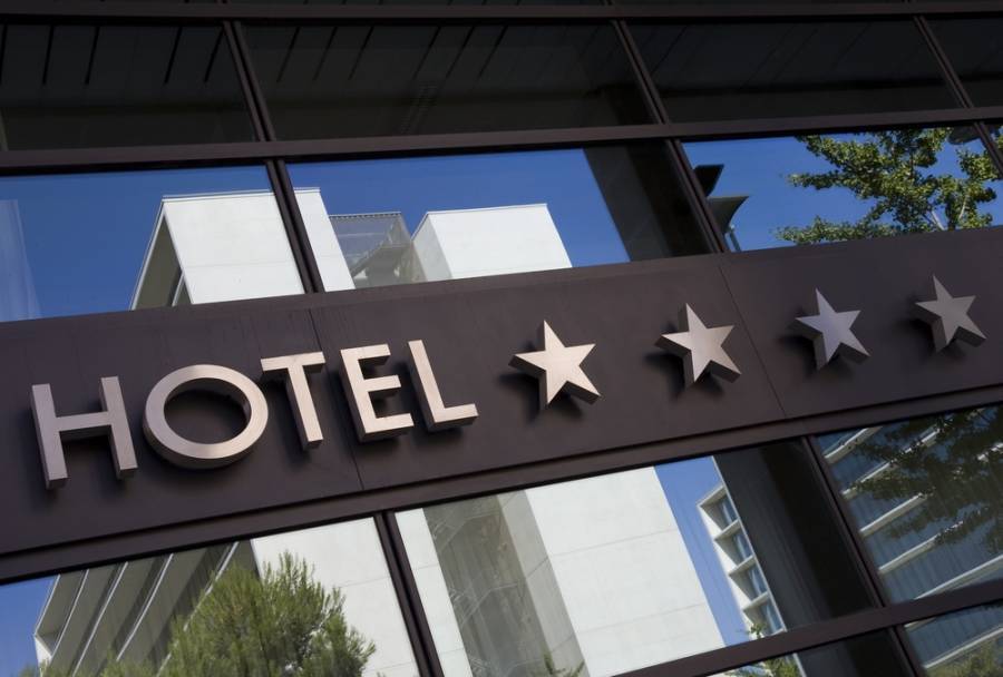 Τα 50 ξενοδοχεία που παραμένουν ανοιχτά ανά Περιφέρεια