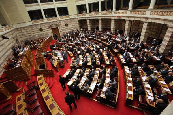 Παραβίαση του κανονισμού της Βουλής από πέντε υπουργούς