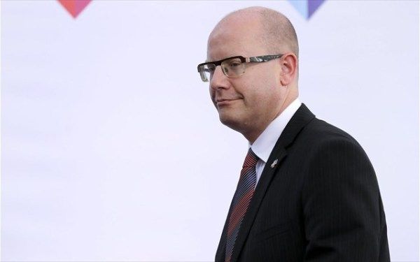 Παραιτείται αύριο και επισήμως ο πρωθυπουργός της Τσεχίας