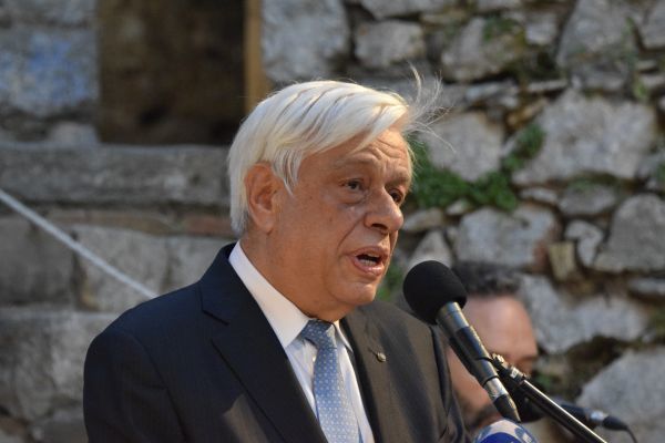 Παυλόπουλος: Στις δύσκολες ώρες οι Έλληνες δεν το βάζουμε κάτω