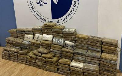 Εντοπίστηκαν 351,7 κιλά κοκαΐνης σε κοντέινερ στο λιμάνι του Πειραιά