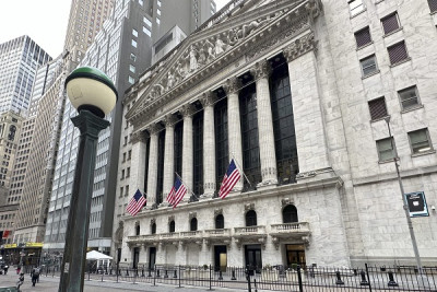 Οριακή πτώση στη Wall Street, με το «βλέμμα» στη Fed