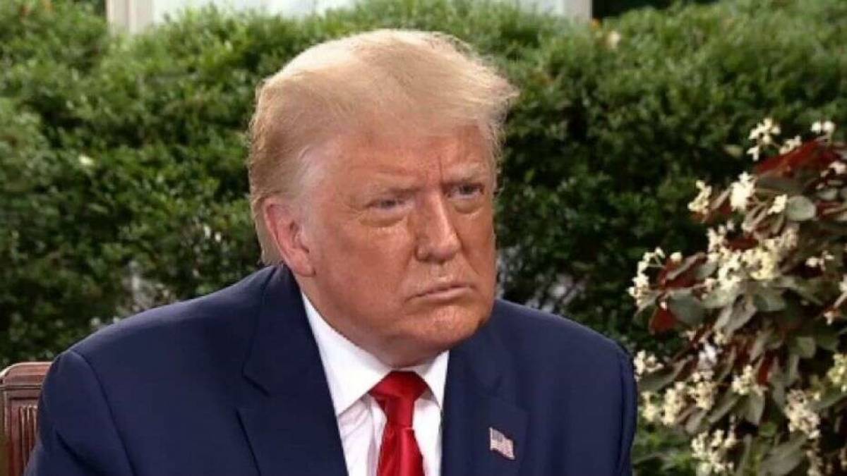 Δημοσιογράφος του δικτύου Fox κόλλησε… στον τοίχο τον Τραμπ