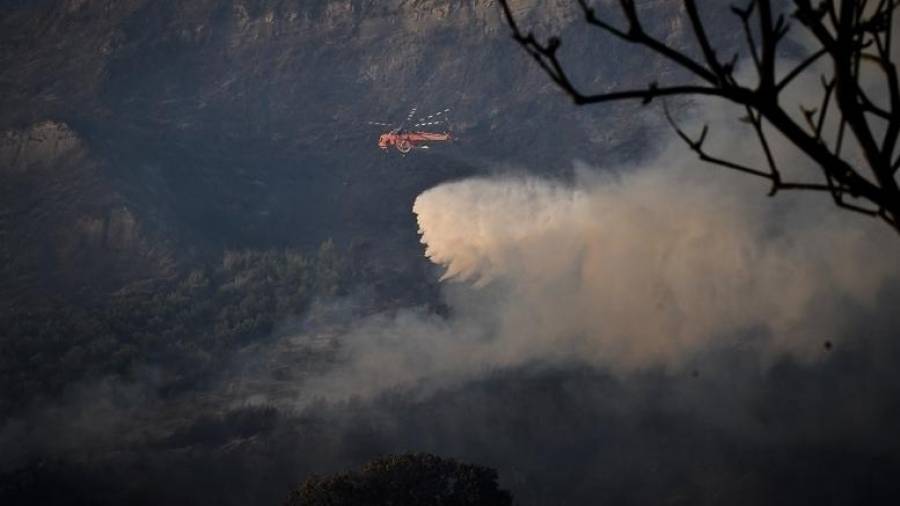 Διπλό το πύρινο μέτωπο στην Ηλεία- Σε συναγερμό η πυροσβεστική