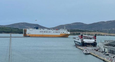 Λιμάνι Βόλου: Νέο πλοίο με 1.500+ αυτοκίνητα και μηχανήματα έργου