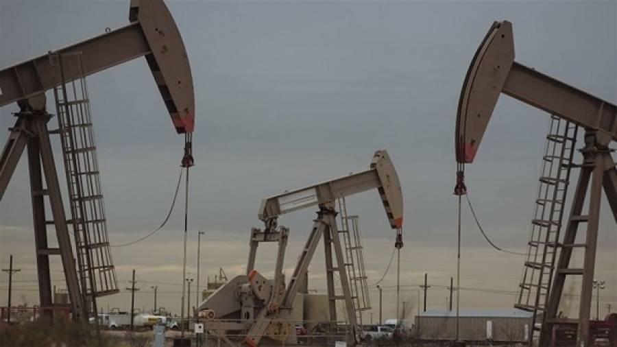 «Βυθίζεται» εκ νέου το πετρέλαιο- Απειλούνται τα 20 δολ./βαρέλι