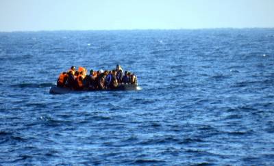 Δεκάδες πρόσφυγες έφτασαν στη Λαμπεντούζα και τη Μάλτα
