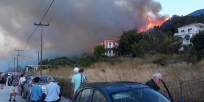 Υπό μερικό έλεγχο η μεγάλη πυρκαγιά στα Λουρδάτα Κεφαλονιάς