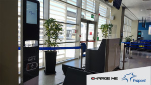 Επαγγελματικοί σταθμοί φόρτισης κινητών στα 14 αεροδρόμια της Fraport Greece
