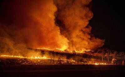 Πυρκαγιές κατακαίνε τη νότια Καλιφόρνια