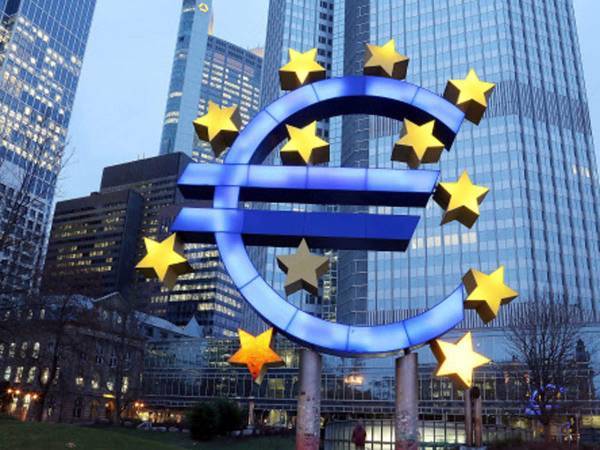 ΕΚΤ: Αυξάνει τις αγορές ομολόγων το επόμενο δίμηνο- Αμετάβλητα επιτόκια